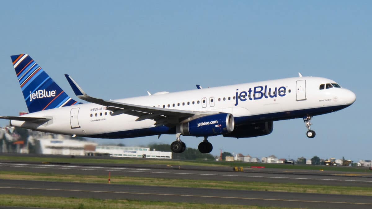 JetBlue plane taking off