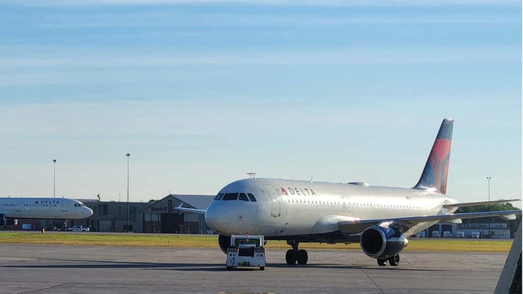Delta plane at MSP airport Minneapolis